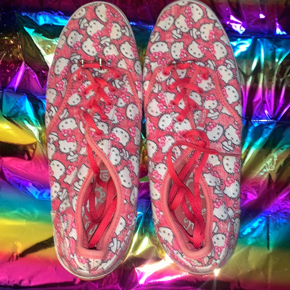 RARE VANS/Hello Kitty Collab Pink w. Metal Bow Lace Charm Vans size 10